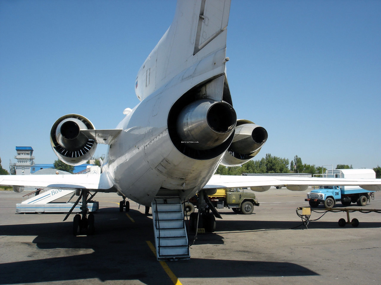 Yakovlev YAK 42D A venda - EUR 1.550.892 - Ad IDNo. 123163 - AirCraft24.com